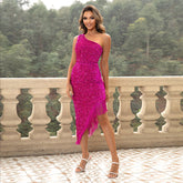 Robe moulante asymétrique à paillettes et ourlet asymétrique à franges